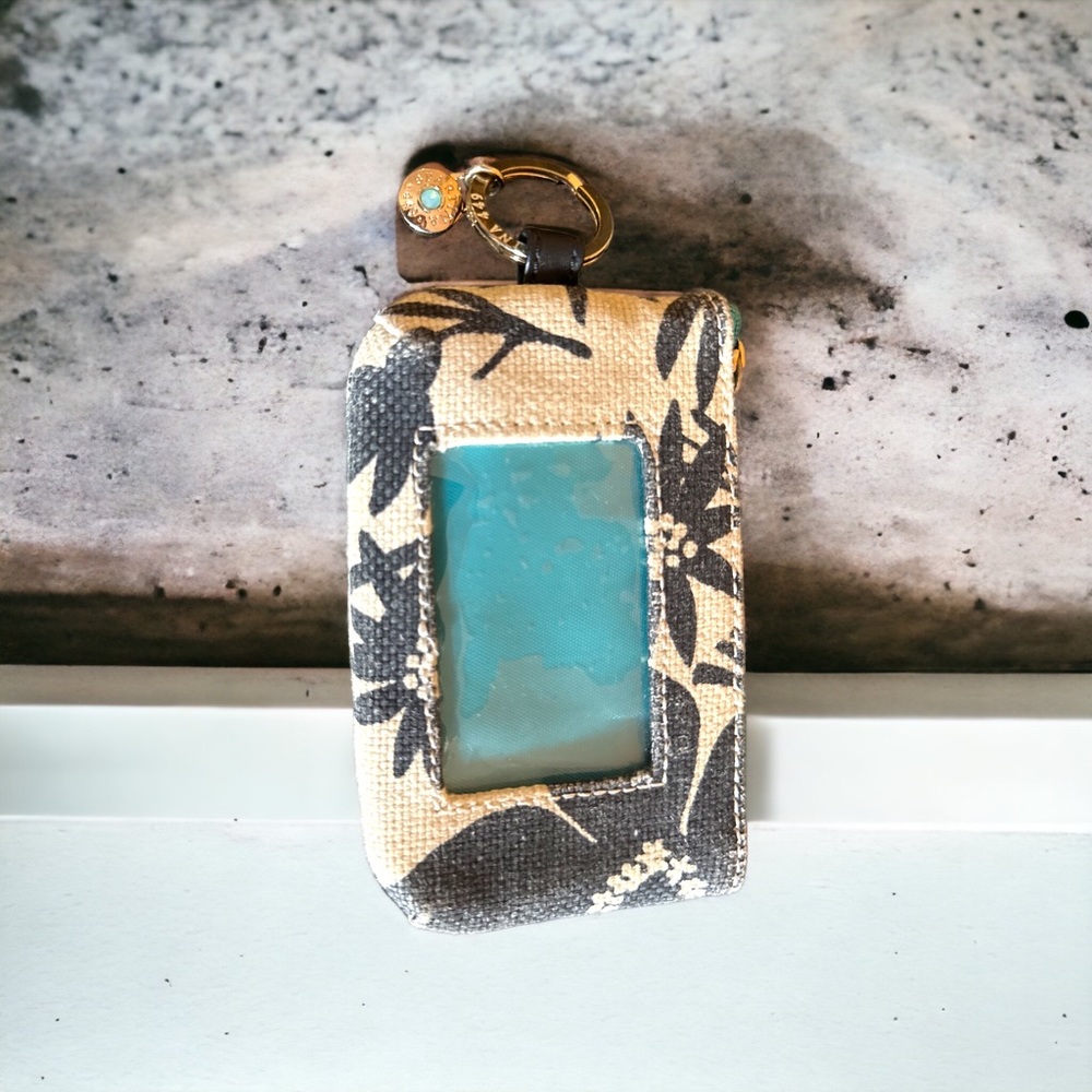 Spartina 449 Women's Zip-Around Inner Pockets Wristlet wallet